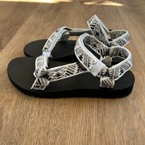 Teva Monochrome Patterned Sandals - Picture 4 of 10